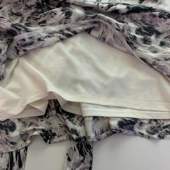 EXPRESS Black & White Floral Mini Dress - NWT - Picture 7 of 16